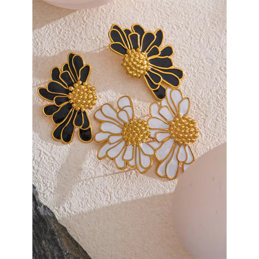 Exquisite enamel beautiful flower stud black gold earrings